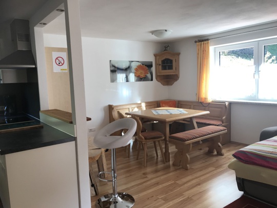 Esstisch mit Sitzecke